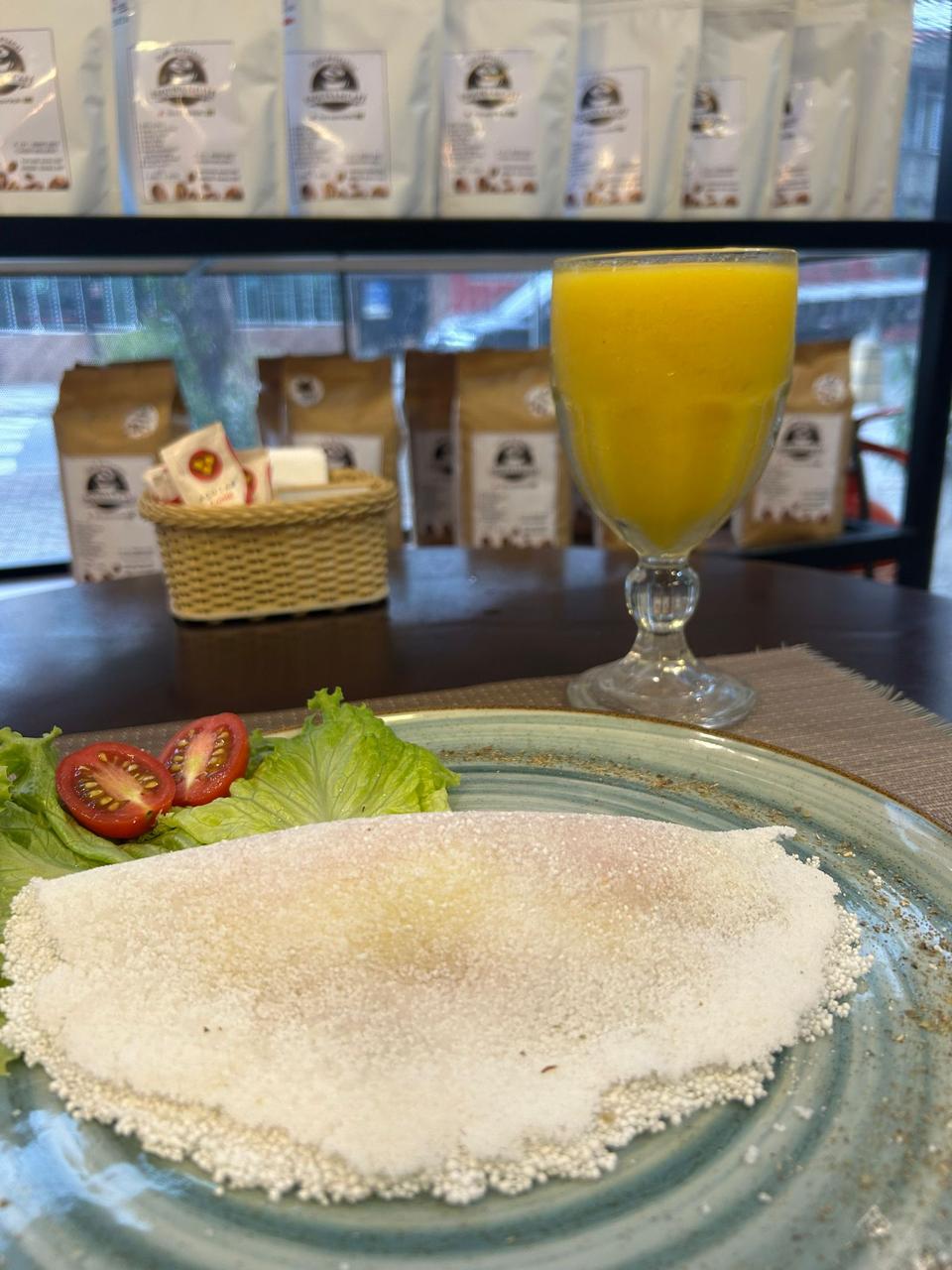 Tapioca recheada com suco natural